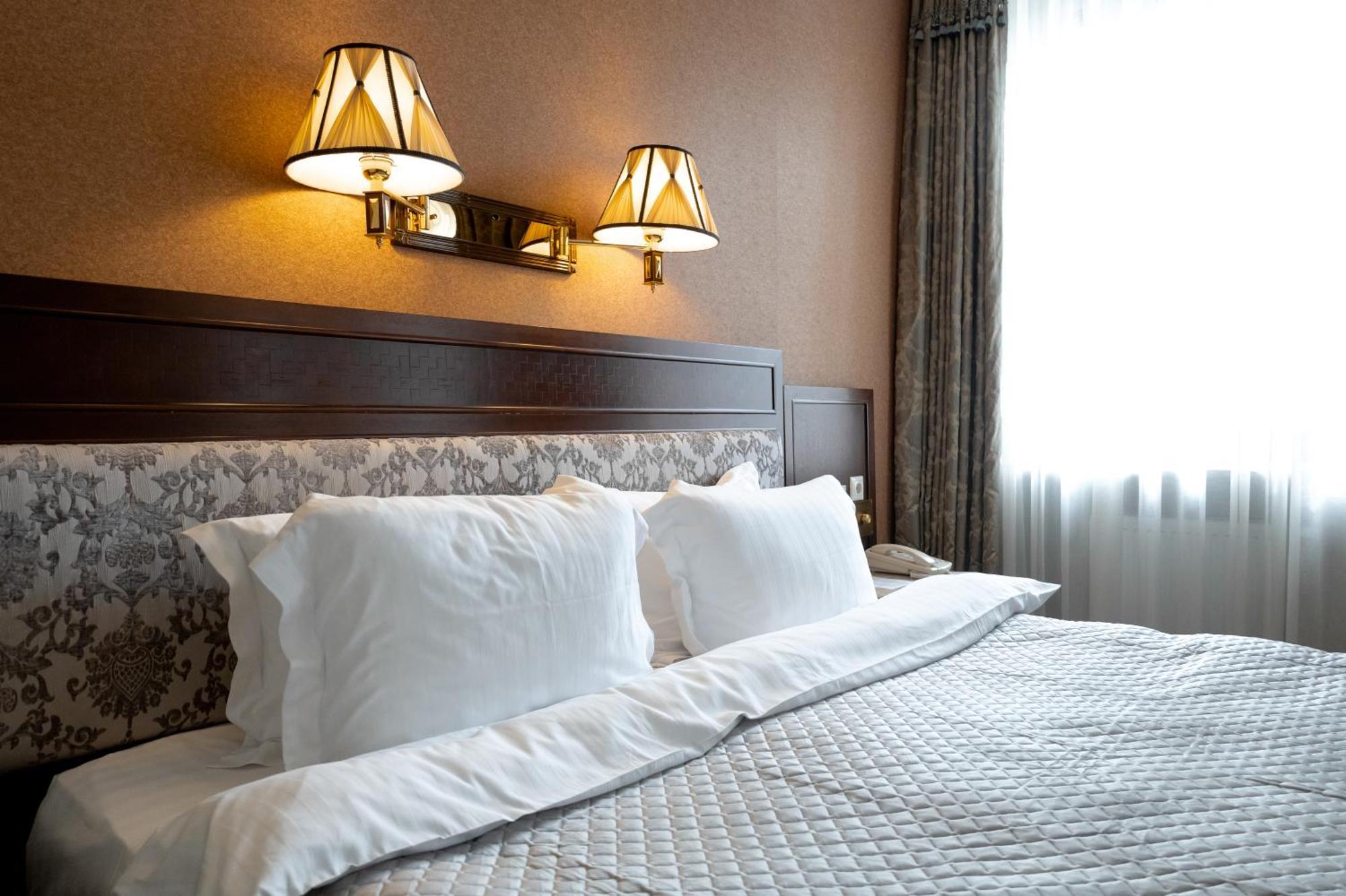 Allureinn Hotel And Spa Chernivtsi Exterior foto