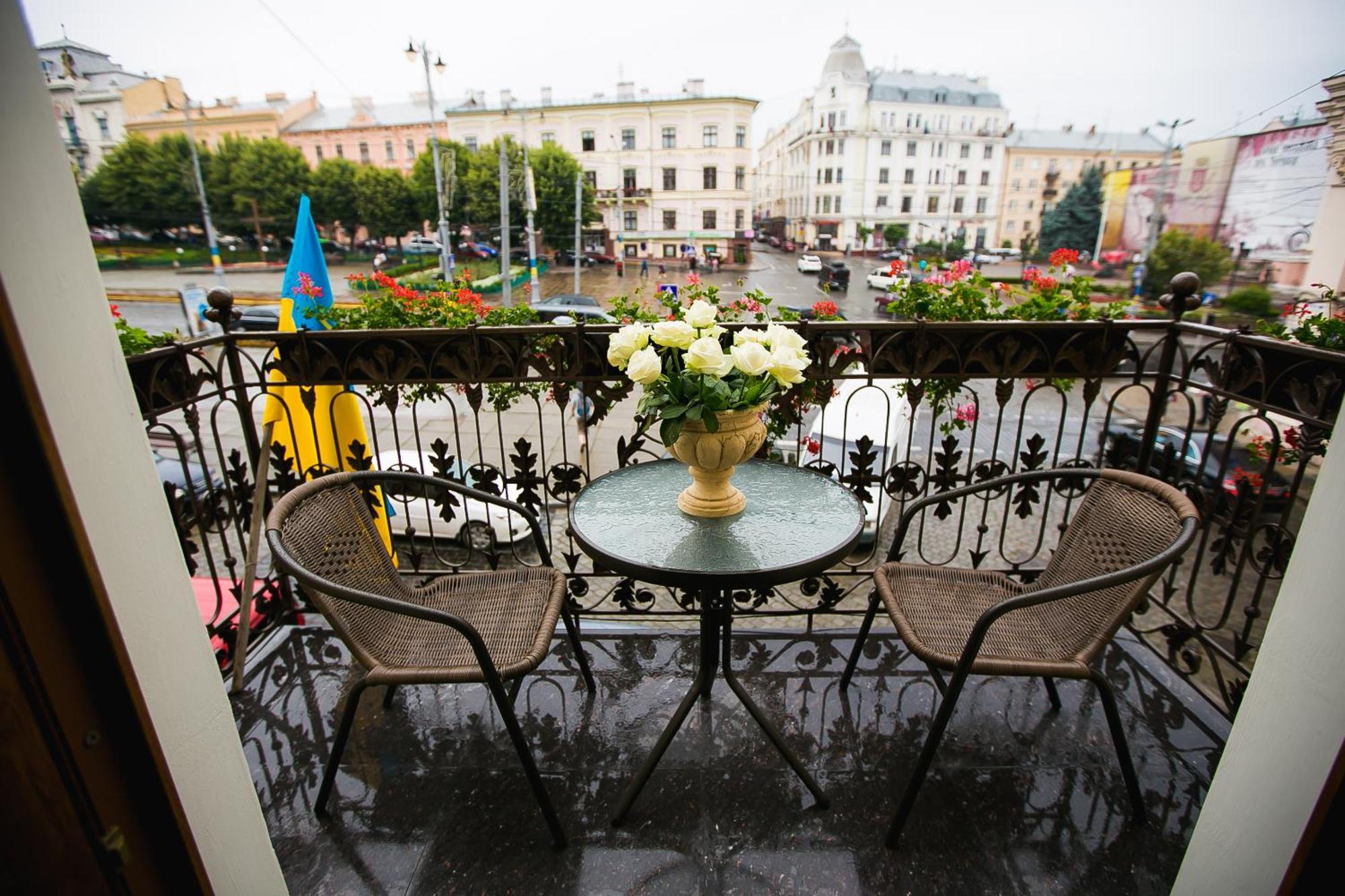 Allureinn Hotel And Spa Chernivtsi Exterior foto