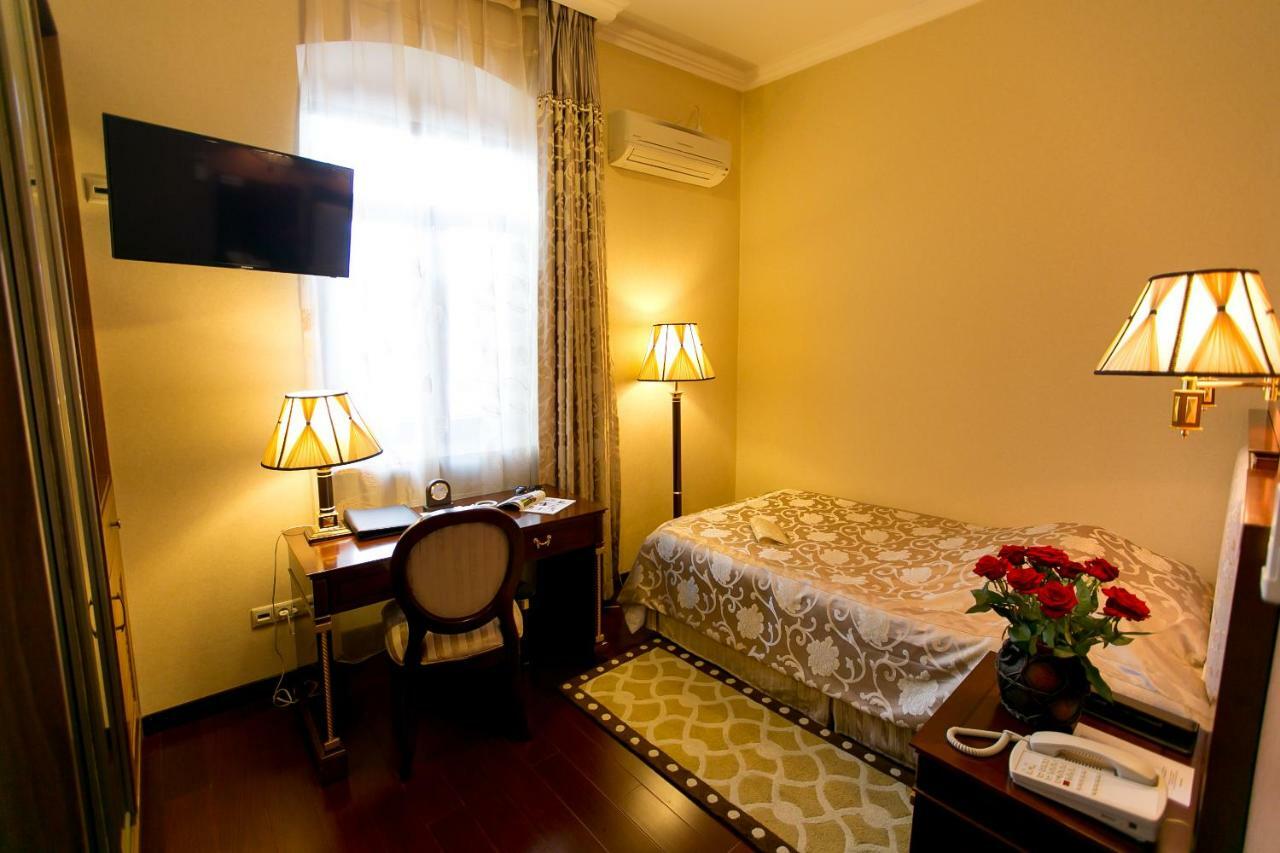 Allureinn Hotel And Spa Chernivtsi Exterior foto