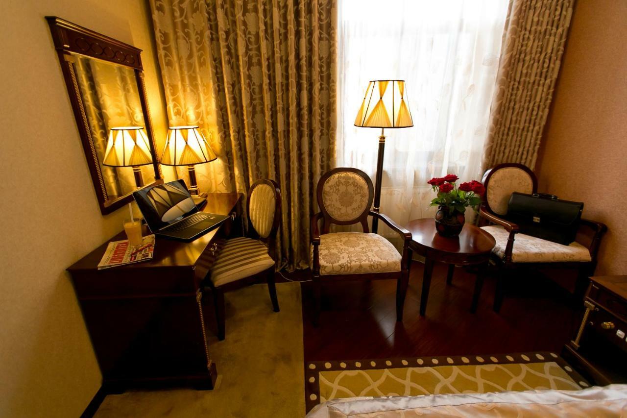 Allureinn Hotel And Spa Chernivtsi Exterior foto