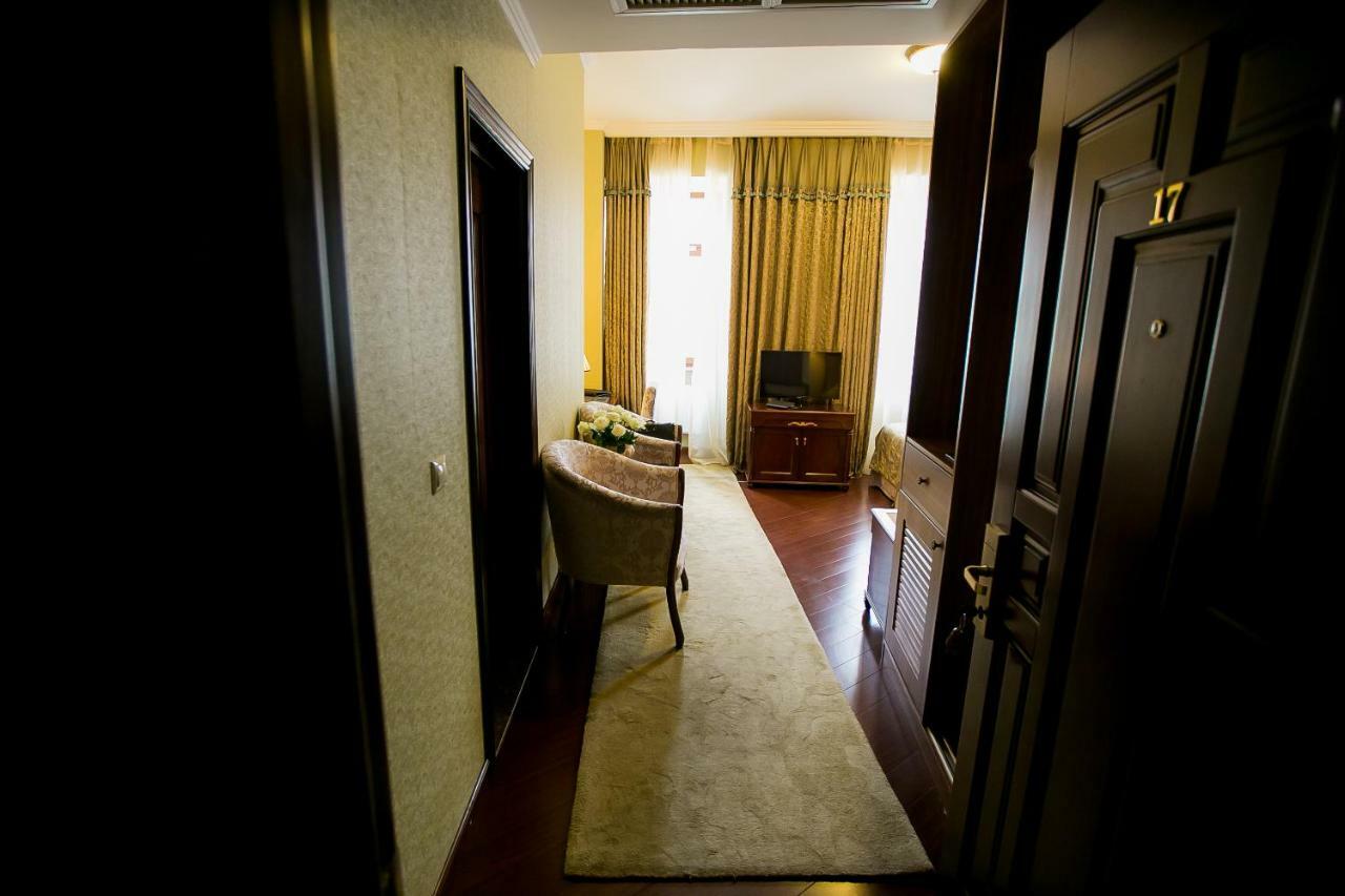 Allureinn Hotel And Spa Chernivtsi Exterior foto